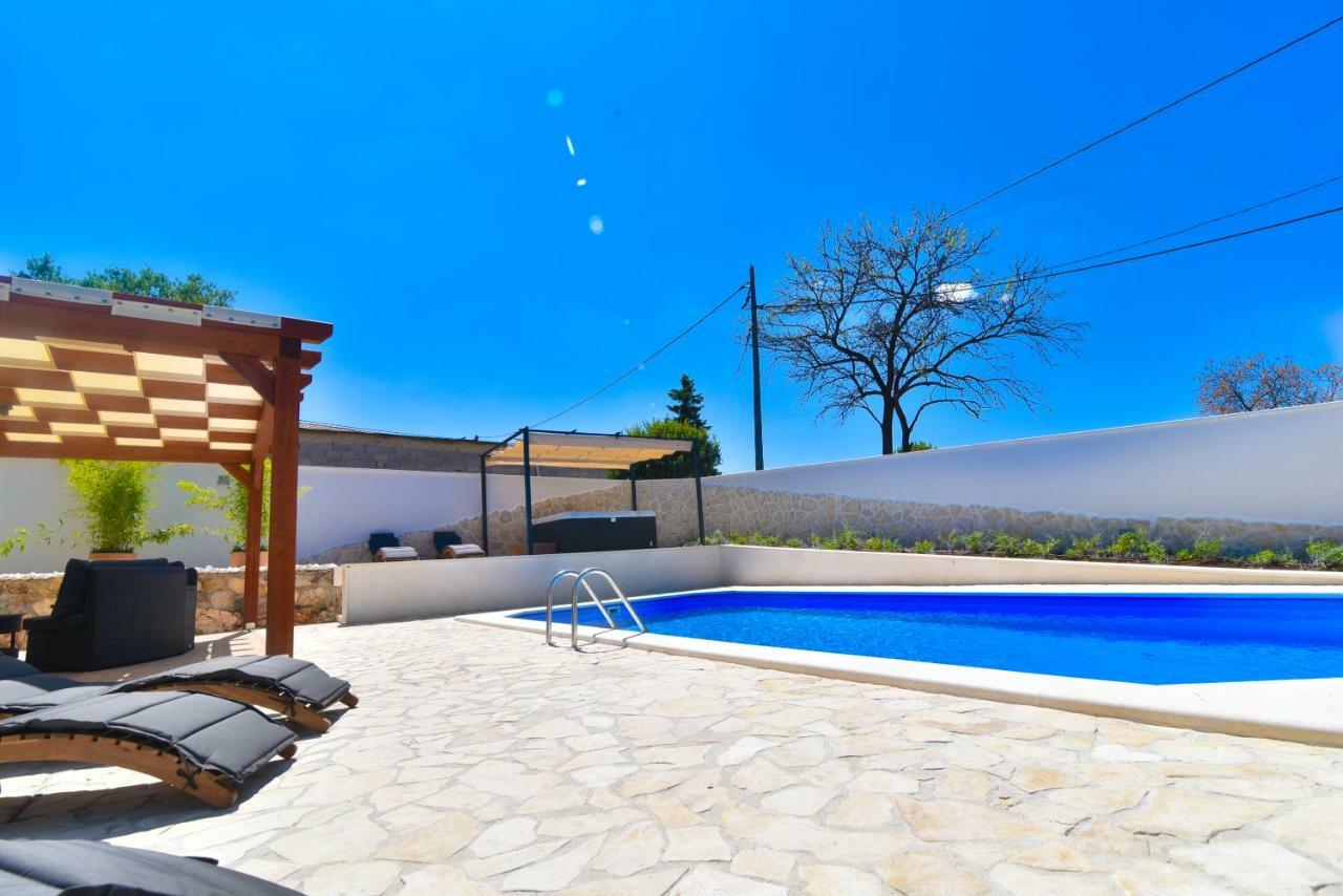 Villa Village Idylle With Heated Pool, Sauna, Jacuzzy And Private Parking Сукошан Экстерьер фото